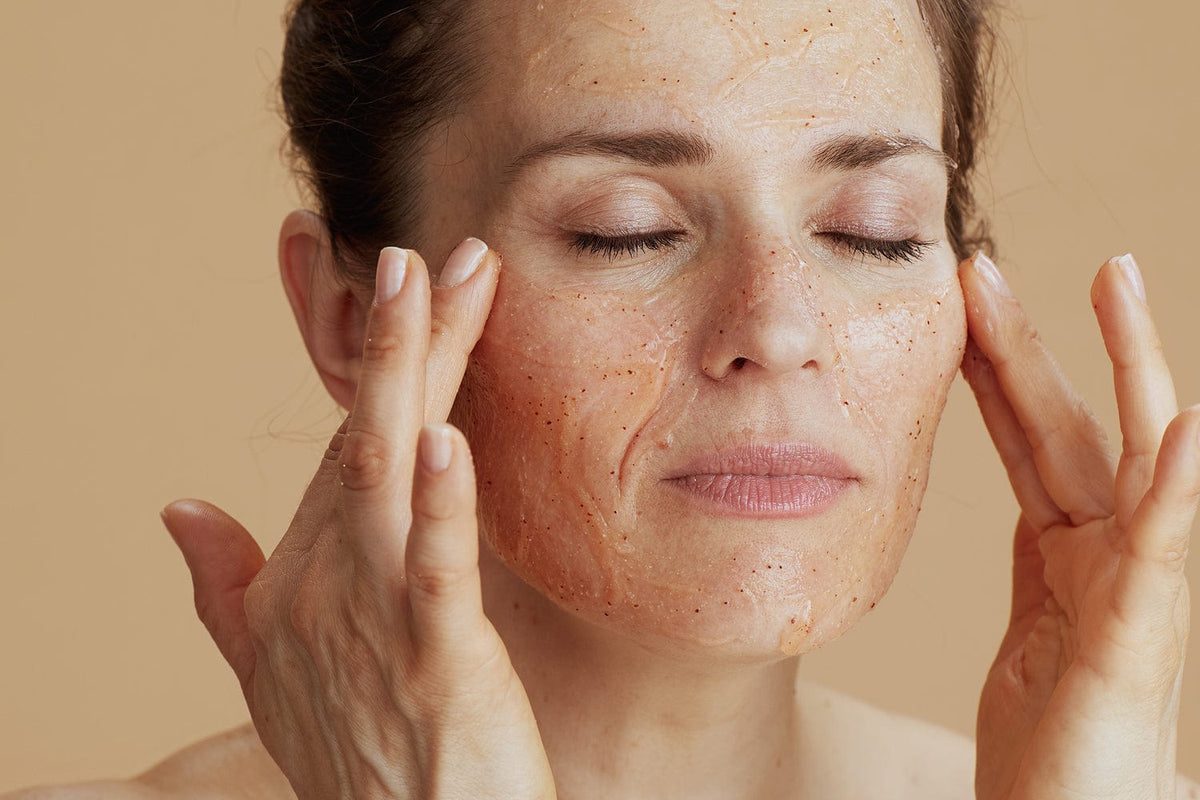 Over-exfoliatie herpakt: Tekenen van een beschadigde huidbarrière & je gids voor herstel