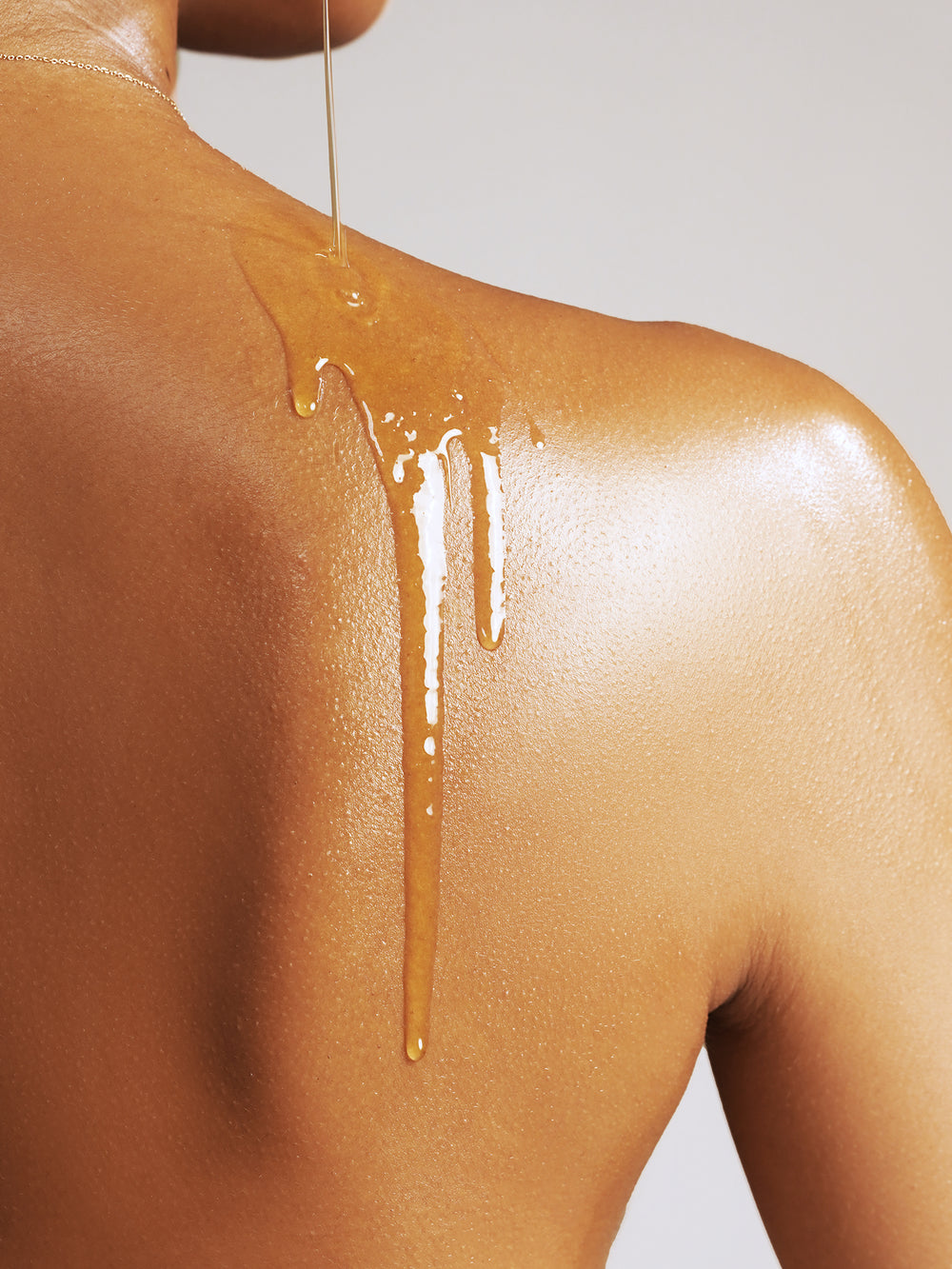 De vochtige-huidregel: Waarom oliën, moisturizers en balsems het beste werken na het reinigen