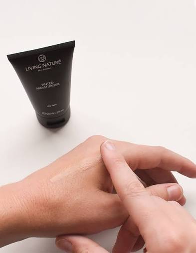 Living Nature Dawn light tinted moisturiser 50.00 Milliliter extra image